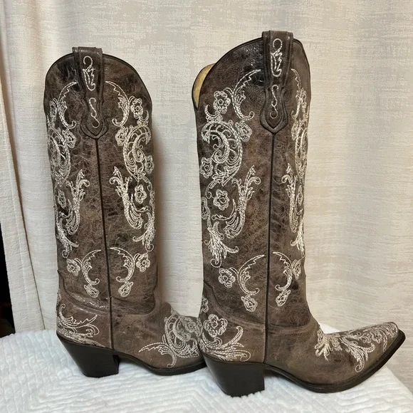 Soto Pre-Owned Great Condition Women’s Size 10.5 Embroidered Leather Boots - Picture 6 of 11